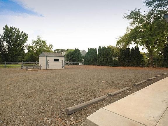 3rd image of 8308 Ahtanum Road