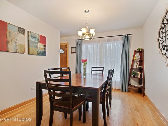 3rd image of 3019 N Windsor Dr