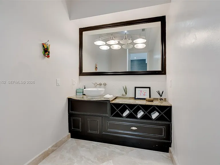 520 N Pkwy — Photo 9