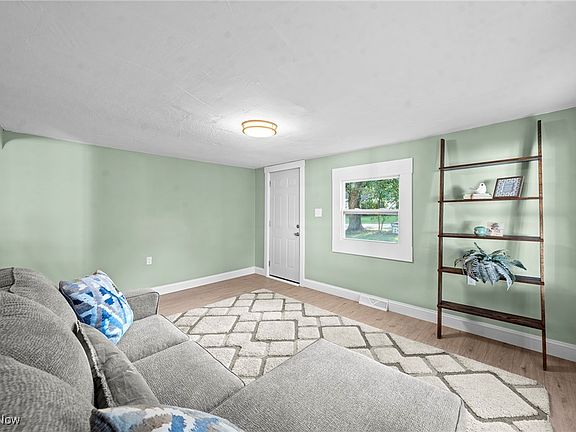 3rd image of 963 Milo White Dr
