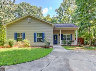 4319 Falcon Crest Dr, Flowery Branch, GA 30542