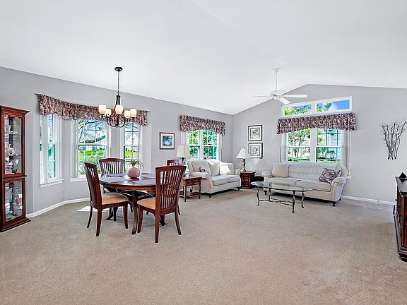 4th image of 233 Kathryn Ln