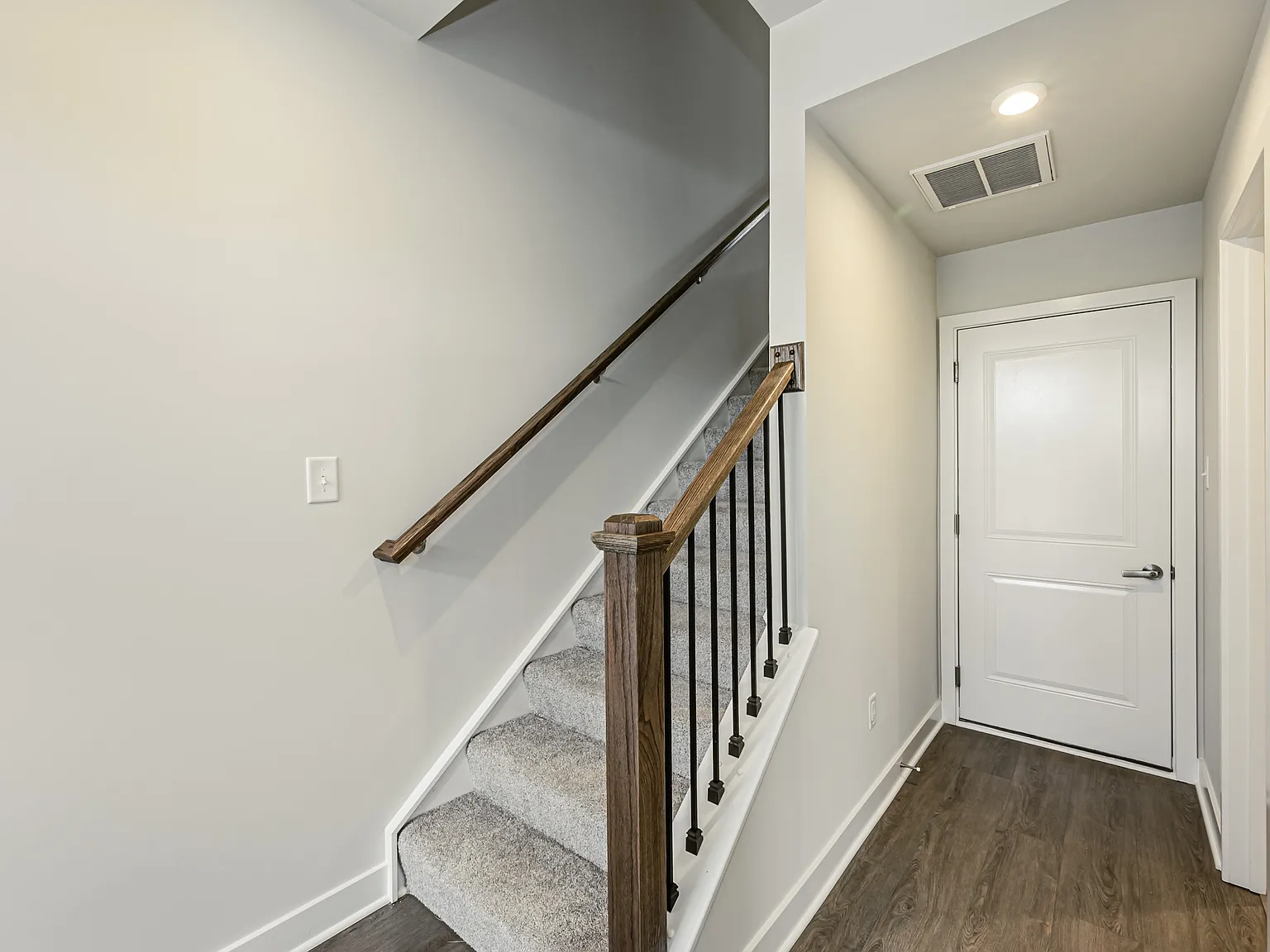 3 bed, 3.5 bath, 1599 sqft, $2,550 — Photo 4