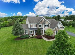 4 Deats Dr, Flemington, NJ 08822