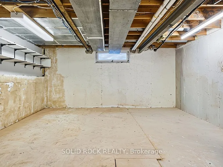 2158 Fillmore Cres — Photo 20