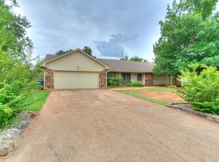 1912 Nighthawk Dr, Edmond, OK 73034
