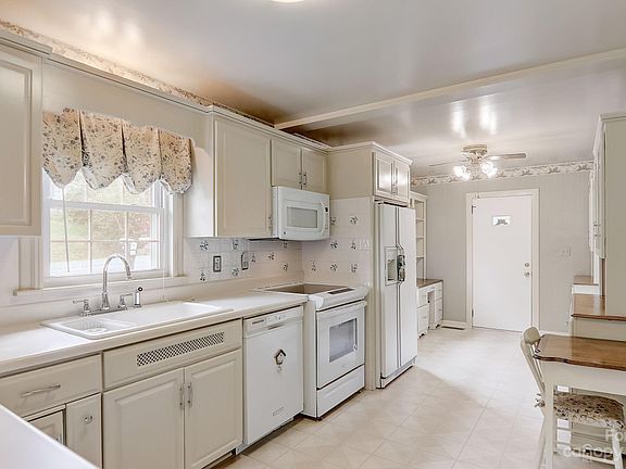 3rd image of 184 Couzins Ln