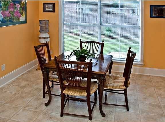 5th image of 1004 Riverchase North Dr