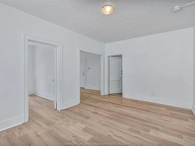 1094 Lincoln Rd — Photo 32