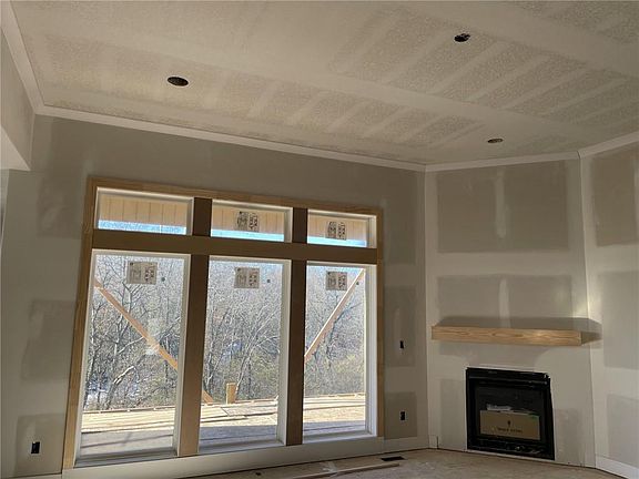 5th image of 8864 N Poplar Ave