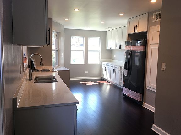 4th image of 2922 N Marmora Ave