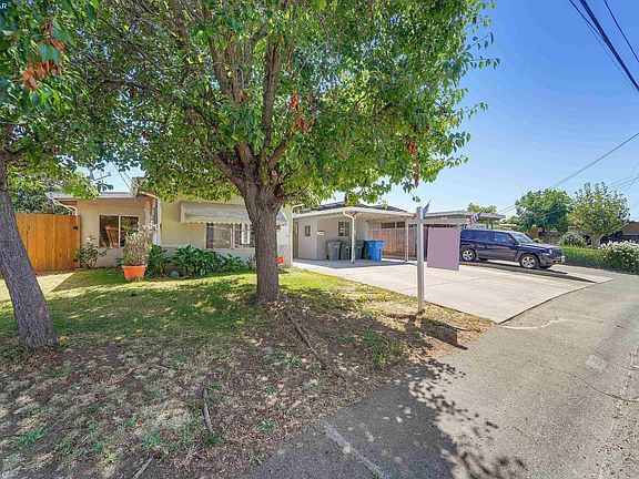 3rd image of 207 Los Altos Pl