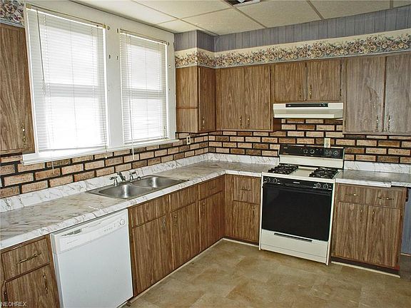 4th image of 572 Virginia Ave