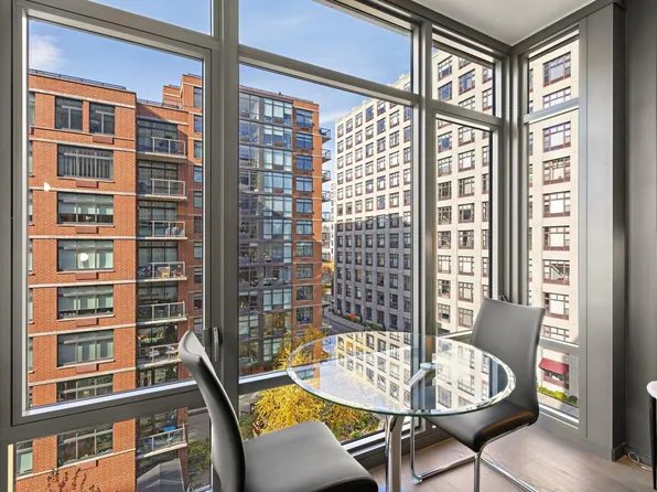 1425 Hudson Street image 6 of 23