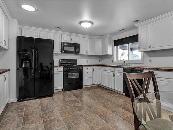 5th image of 272 Parkhurst Blvd