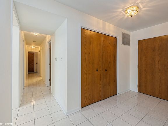 3rd image of 501 Lake Hinsdale Dr APT 210