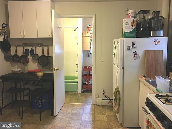 3rd image of 920 E Passyunk Ave #2