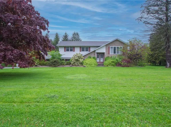 419 Apple Dr, Bath, PA 18014