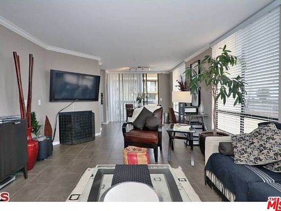 4th image of 7320 Hawthorn Ave APT 301