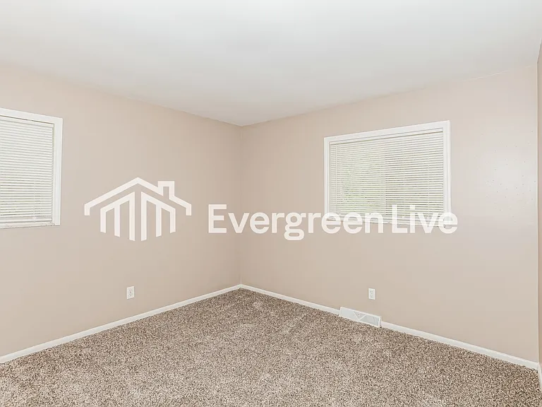 2424 Ambassador Dr — Photo 9