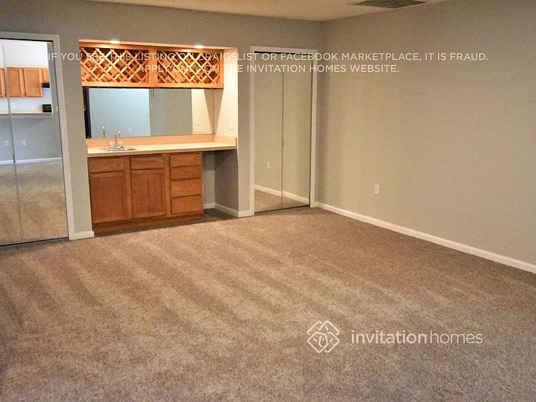 9785 Oxford Station Dr — Photo 4