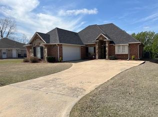 1313 E Lakehurst Dr, Ada, OK 74820