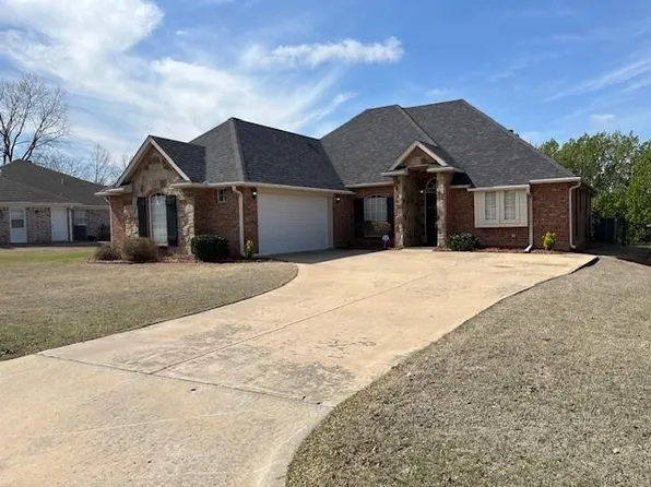 1313 E Lakehurst Dr, Ada, OK 74820