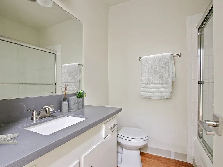 1342 Wellesley Ave — Photo 6
