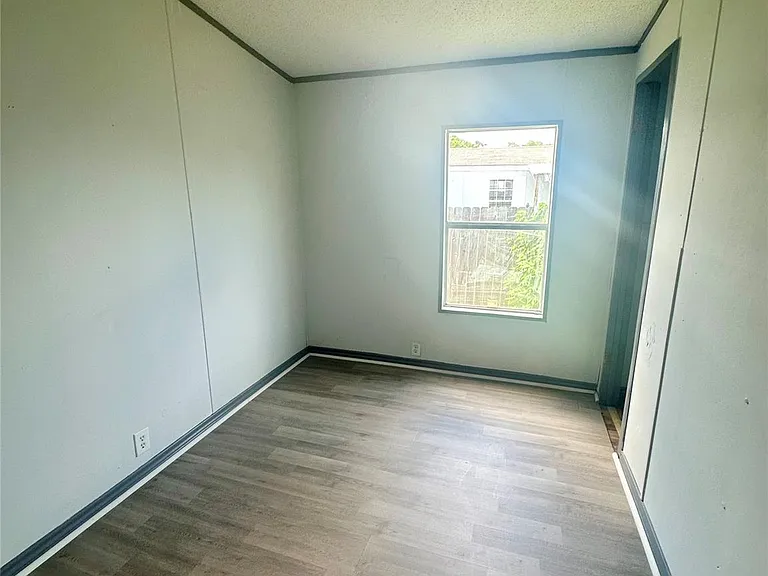 2523 Oyster Creek Bnd — Photo 10