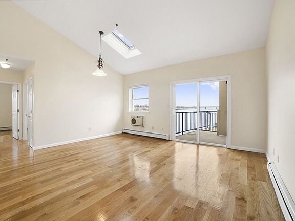 4th image of 24 Pennyfield Ave APT 3B