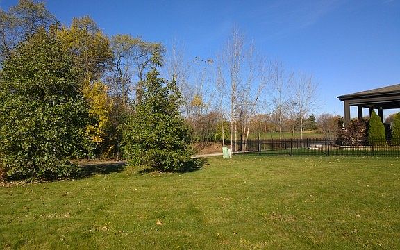 4th image of 322 Clare Dr
