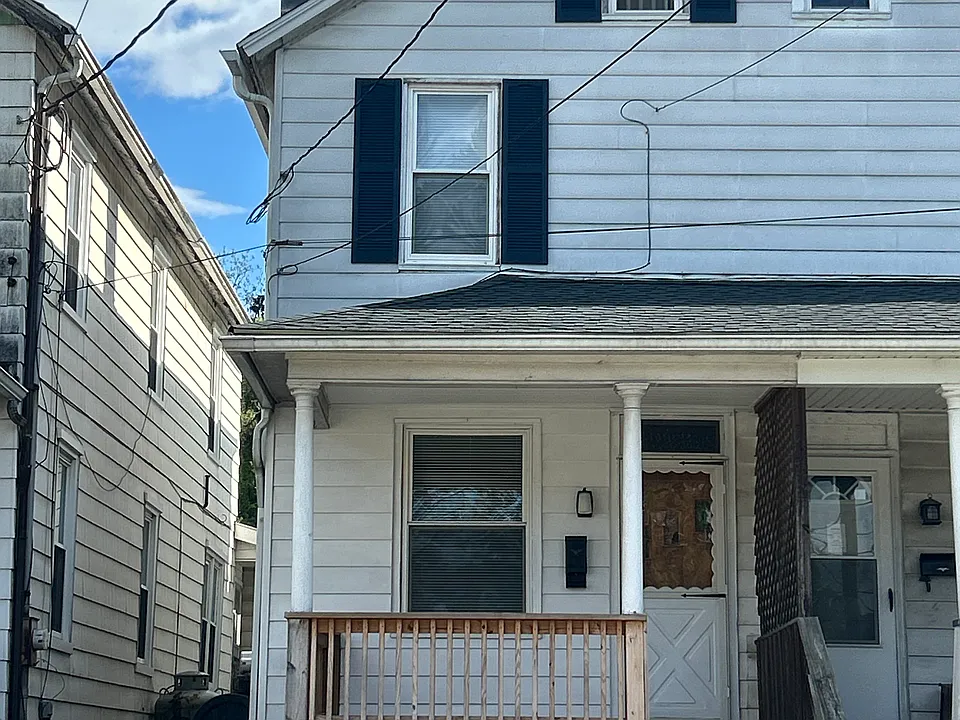 506 Center St