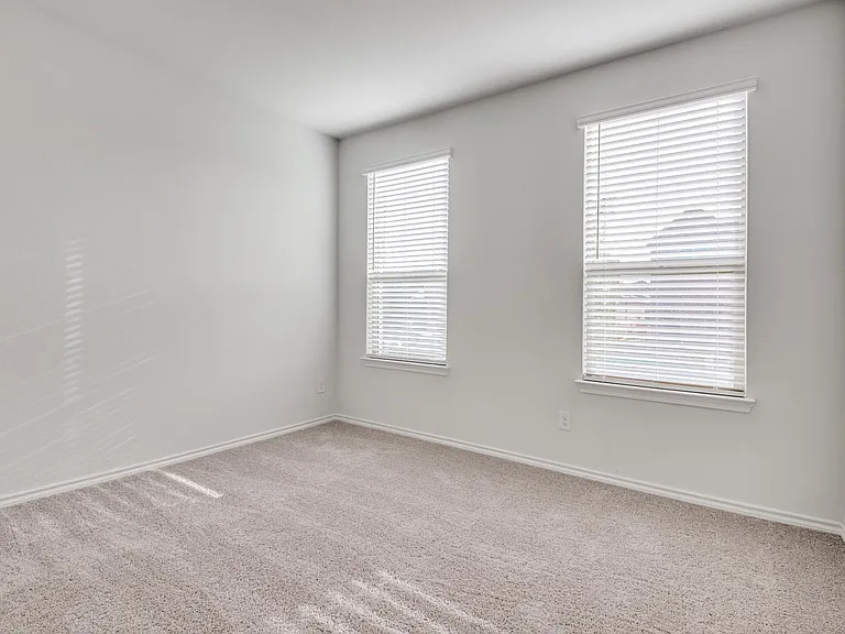 1700 Wayne Ln — Photo 9