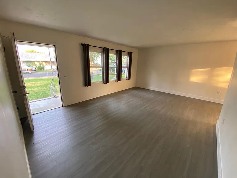1411 McPherson Ave — Photo 4