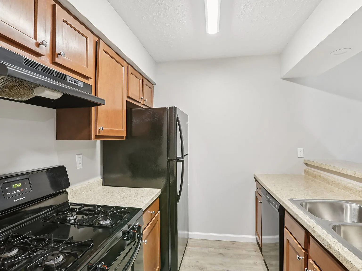 Twyckenham Apartments — Photo 3