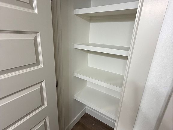 4th image of 16399 N 573rd Rd