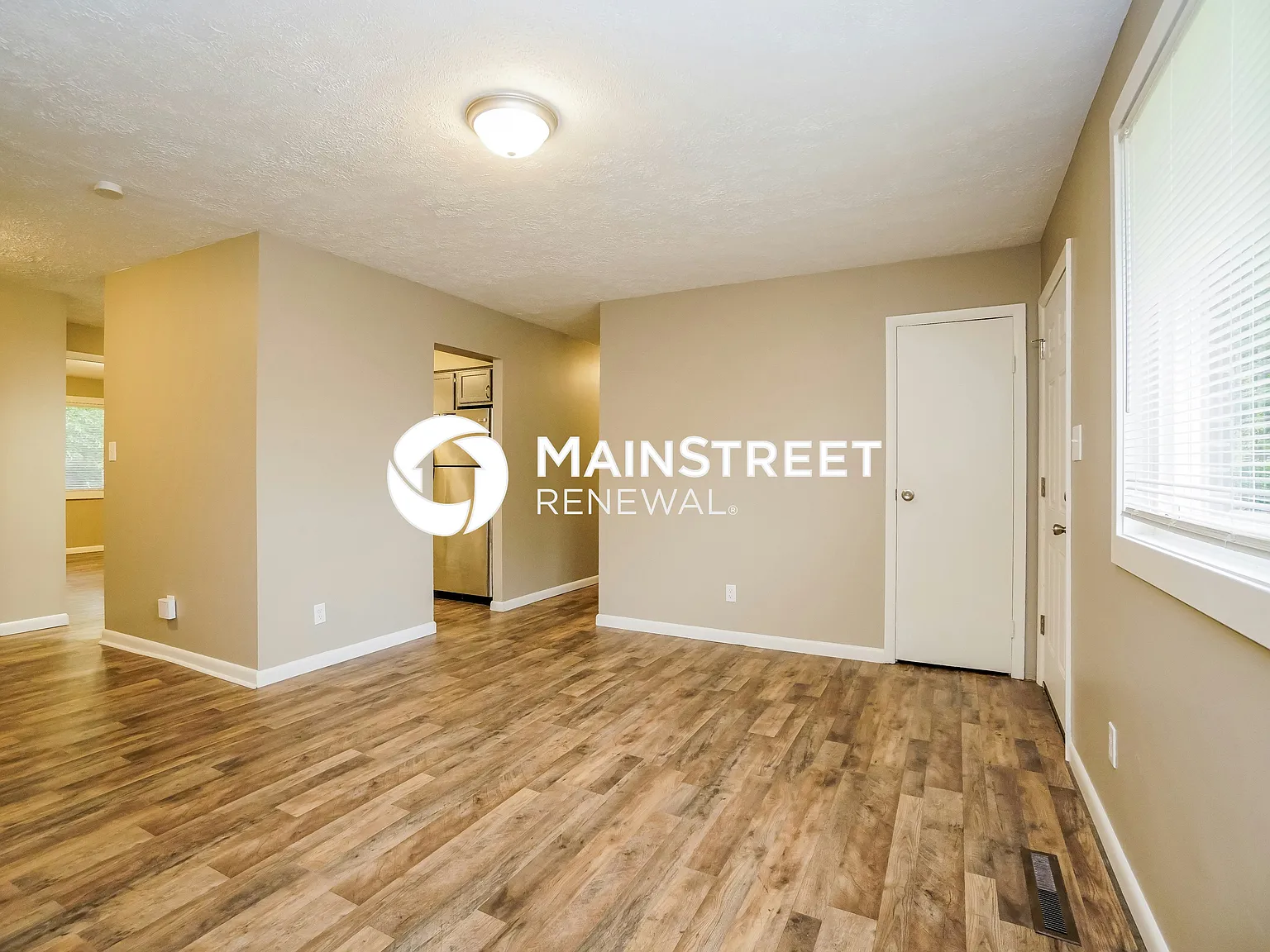 1570 Wilton Dr — Photo 3