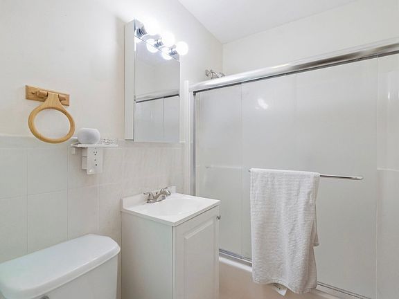 5th image of 1126 Cambridge St #3