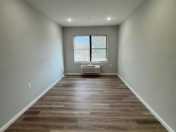 5th image of 445 Summer St Floor 1