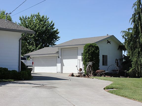 3rd image of 1139 Wallula Ave