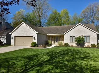 19424 Castletown Dr, Strongsville, OH 44136