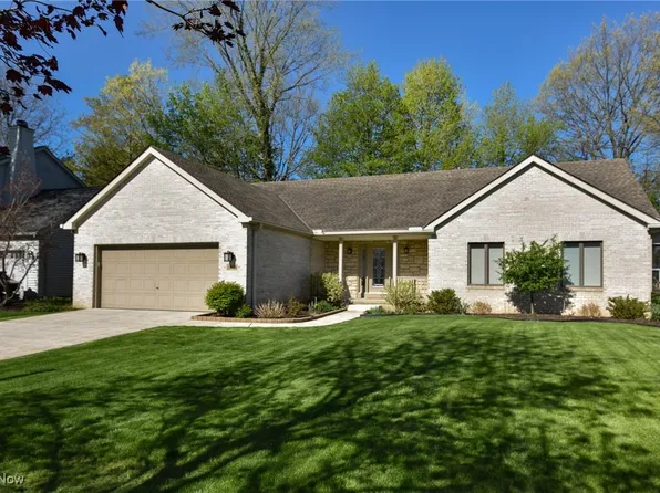 19424 Castletown Dr, Strongsville, OH 44136