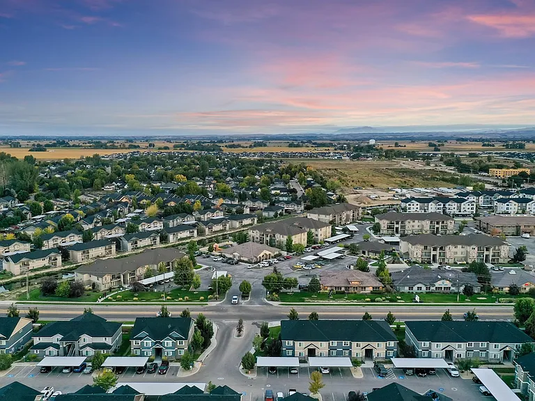 Aspen Creek Apartments — Photo 30