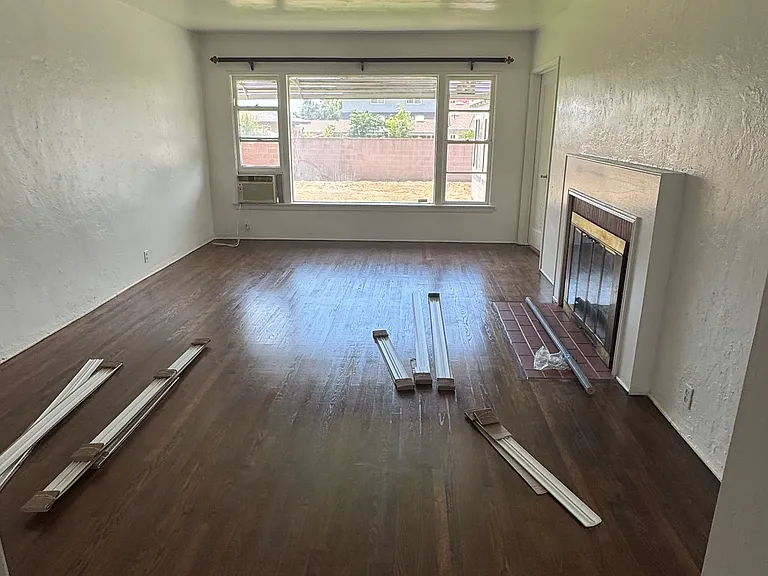 651 W 4th St — Photo 10