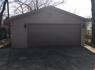 1521 Hampton Rd, Grosse Pointe Woods, MI 48236