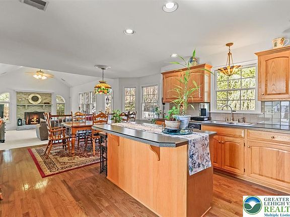 5th image of 4035 Ruth Rd