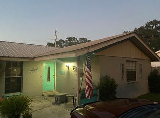 2710 Charleston Dr, Plant City, FL 33563