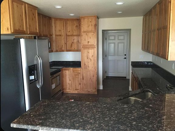 Granite, new appliances and in unit washer and dryer