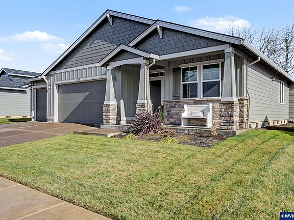 3rd image of 215 Walnut St