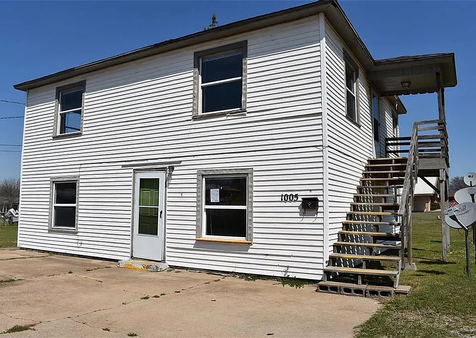 1005 N B St #2